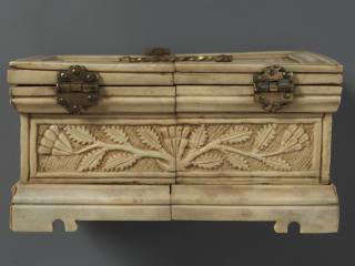 Casket (coffret) (Body, back)