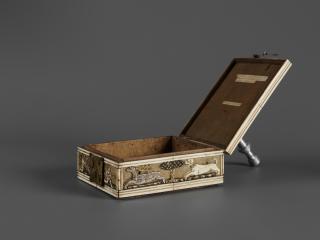 Games box (boite) (Side, open)