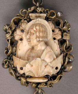 Rosary, 8 beads (chapelet) (Bead 1, side 1)