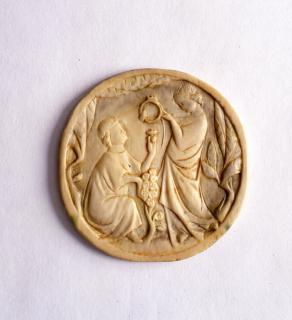 Medallion or mirror case (valve de miroir) (Front)