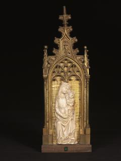 Relief (appliqué) (Front)