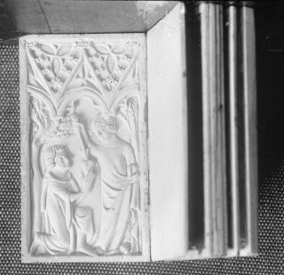 Complete set of 6 writing tablets and 2 covers, with case and stylus (frise d'arcatures; plaquettes; tablettes à écrire)