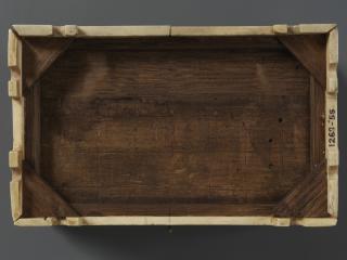 Casket (coffret) (Bottom)