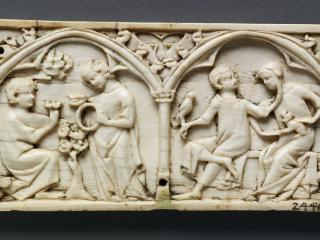 Panel (fragment of a casket), 1 register, 2 arches across (coffret; frise d'arcatures; colonnettes) (Front, detail)