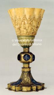 Chalice (calice), 8 arches (frise d'arcatures; colonnettes)
