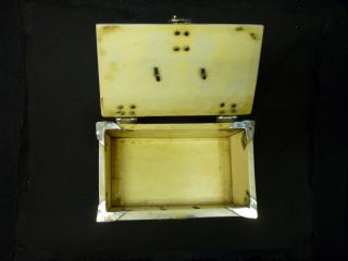 Casket (coffret) (Inside)