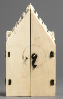 Gabled triptych, 2 registers (colonnettes; frise d'arcatures) (Front, closed)