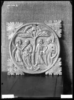 Mirror case, frame of 7 lobes (valve de miroir) (Front (with modern corner terminals))