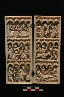 Diptych, 3 registers, 4 arches across (frise d'arcatures; plaquettes; colonnettes) (Front)