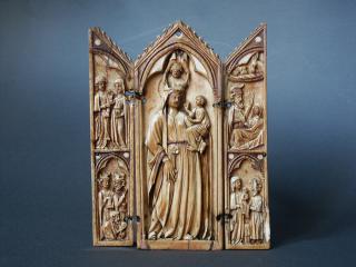 Gabled triptych, 2 registers, 1 arch across (Front, open)