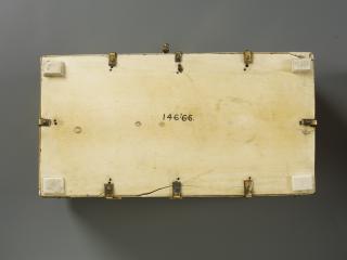 Casket (coffret) (Bottom)