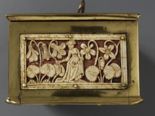 Casket with openwork panels (coffret; plaquettes ajourées) (End, left)