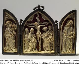 Openwork gabled triptych, 1 register (ajouré) (Front, open)