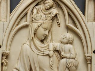 Gabled triptych, with arches (colonnettes) (Front, detail)