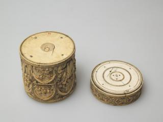 Cylindrical pyxis or reliquary (pyxide; frise d'arcatures) (Bottom and lid)