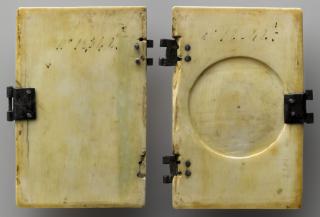Writing tablets, 1 register, 2 arches across (tablettes à écrire; frise d'arcatures; colonnettes; plaquettes) (Back)