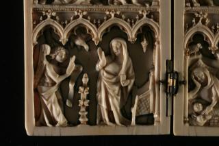Diptych, 3 registers, 4 arches across (frise d'arcatures; plaquettes; colonnettes) (Front, detail)