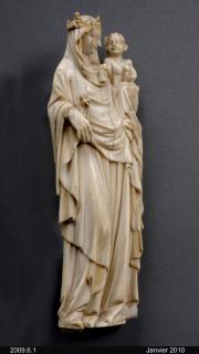 Relief (appliqué) (Side, right)