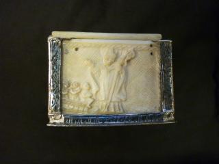 Casket (coffret) (End, left)