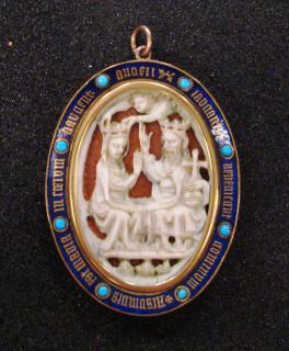 Openwork oval pendant (ajouré) (Front)