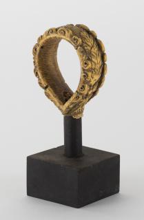 Loop-shaped fragment (Side)