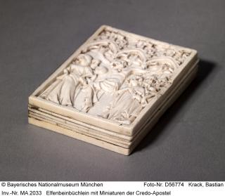 Set of writing tablets with covers, 1 register, 3 arches across, and 4 inner panels (frise d'arcatures; plaquette; tablette à écrire); reused as a devotional booklet (Closed)
