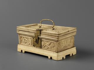 Casket (coffret) (Front)
