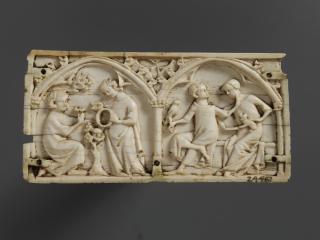 Panel (fragment of a casket), 1 register, 2 arches across (coffret; frise d'arcatures; colonnettes) (Front)