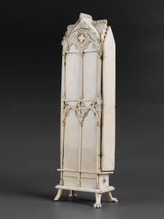 Gabled polyptych, 2 registers, with arches (tabernacle; colonnettes; frise d'arcatures) (Back, closed)