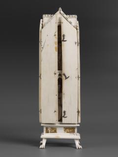 Gabled polyptych, 2 registers, with arches (tabernacle; colonnettes; frise d'arcatures) (Front, closed)