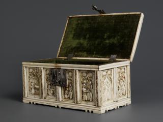 Casket, with ogee arches (coffret) (Front, open)