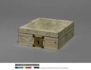 Box (boîte) (Front)