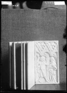 Complete set of 6 writing tablets and 2 covers, with case and stylus (frise d'arcatures; plaquettes; tablettes à écrire)