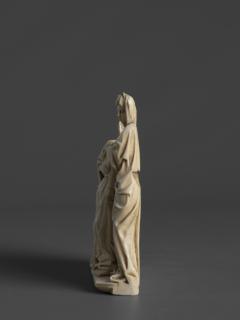 Relief (appliqué) (Side)