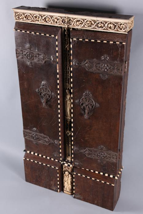 Openwork triptych, 4 registers (ajouré) (Closed)