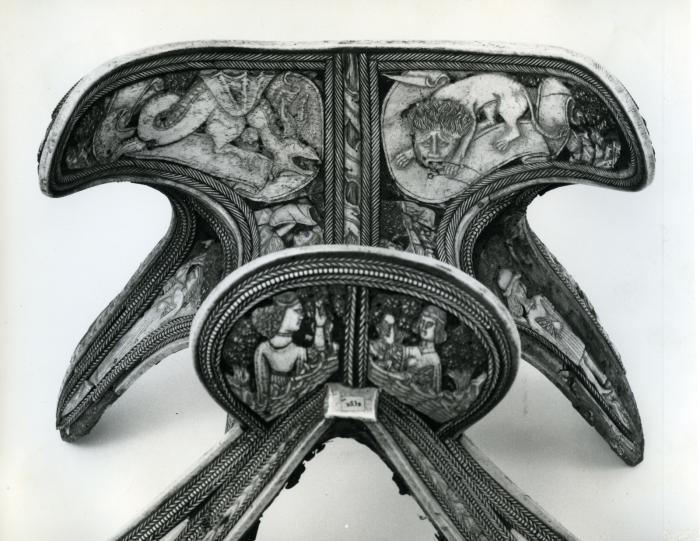 Saddle with reliefs (selle; appliqués) (Back)