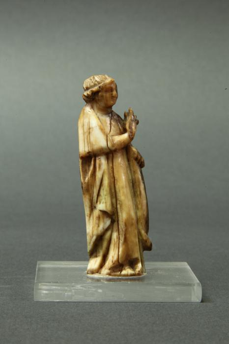 Relief (appliqué) (Side)