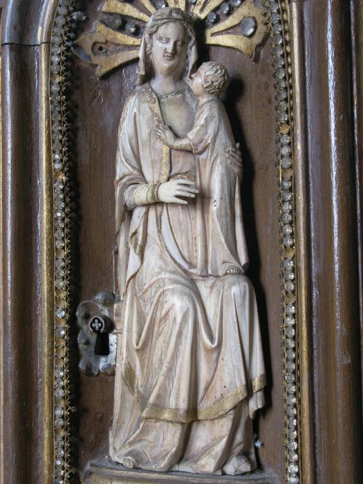 Relief (appliqué) (Front)