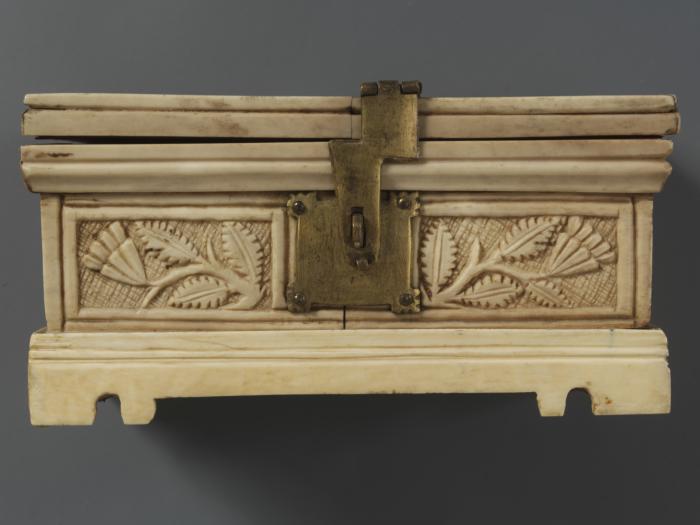 Casket (coffret) (Body, front)