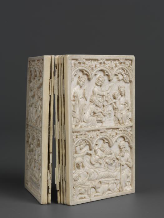 Set of writing tablets, 4 inner writing tablets and 2 outer covers, 2 registers, 3 arches across (tablettes à écrire; frise d'arcatures; plaquettes) (Spine, back)