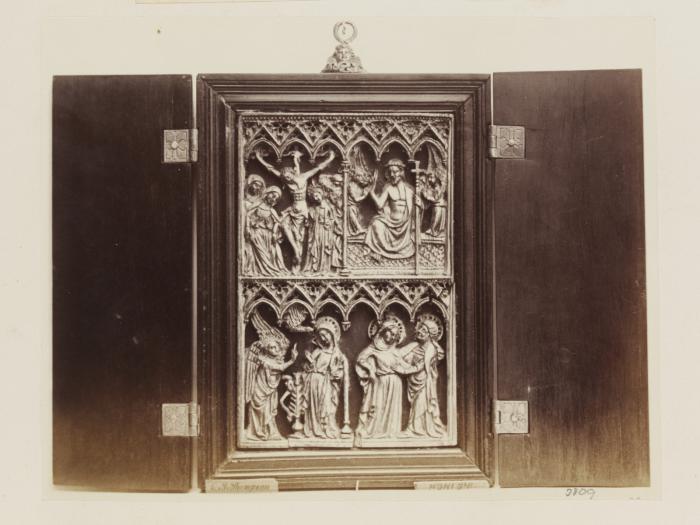 Openwork panel (probably fragment of a diptych), 2 registers, 6 arches across (plaque ajourée; frise d'arcatures; colonnettes) (Front)