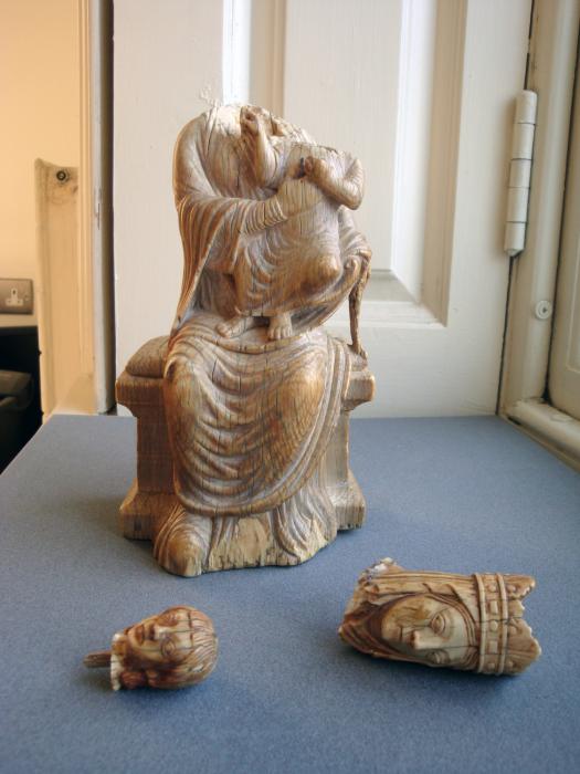 Statuette (Front)