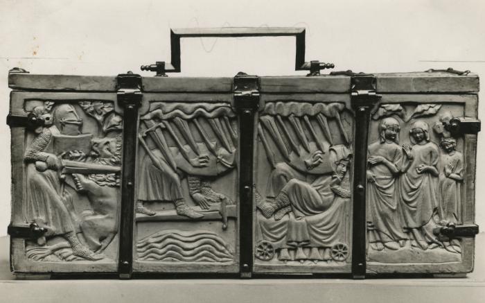 Casket (coffret) (Body, back)