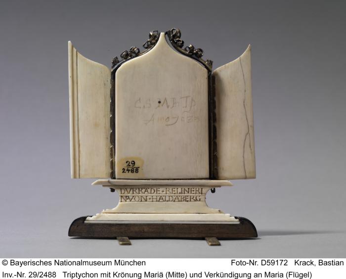 Ogee-shaped triptych, 1 register; reliquary (Back)