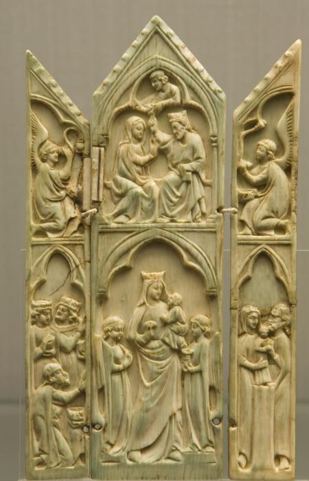 Gabled triptych, 2 registers, 1 arch across (Front)