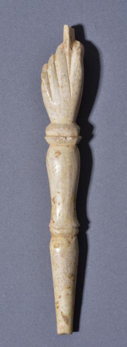 Stylus, hair parter (gravoir) or piece used in the game of Honchets or Jonchets (Front)