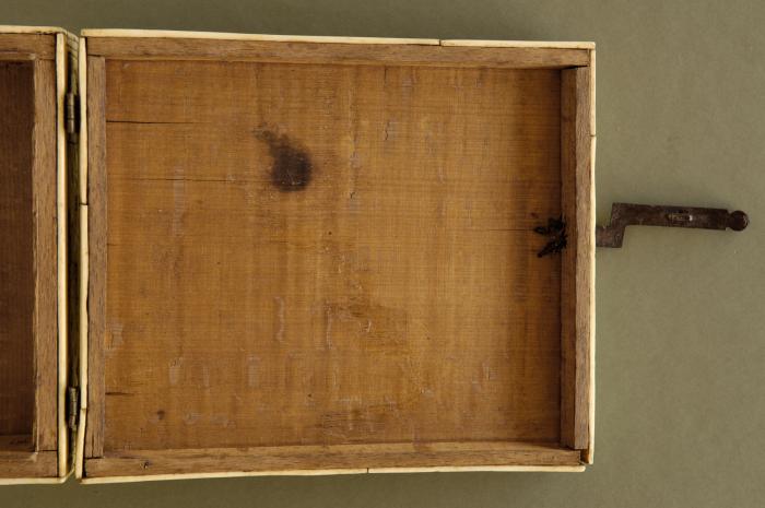 Games box (boite à jeux) (Lid, interior)