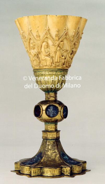 Chalice (calice), 8 arches (frise d'arcatures; colonnettes)
