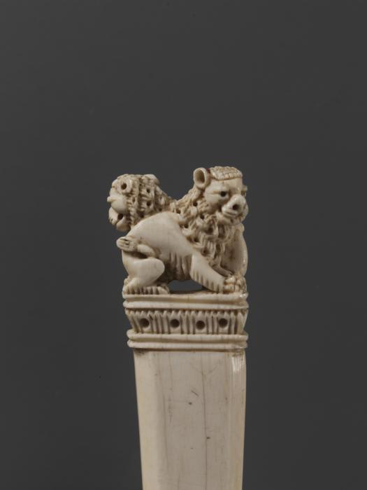 Hair parter (gravoir) (Detail, front)