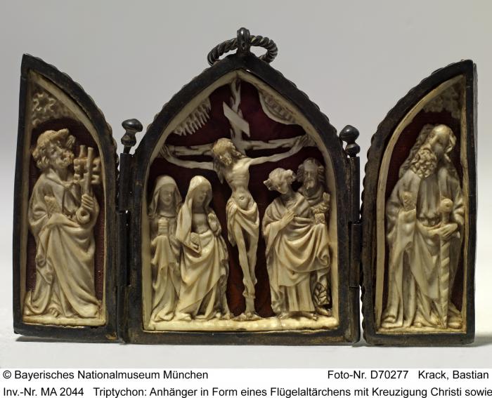 Openwork gabled triptych, 1 register (ajouré) (Front, open)